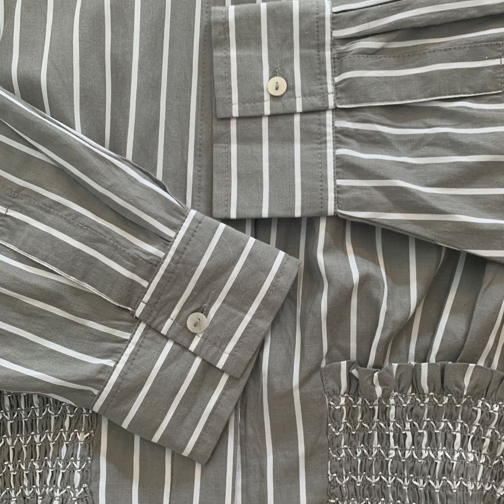 Elan Gray/Striped Cropped Button Down Shirt Smocked Waist Long Sleeve Size L - Picture 6 of 10